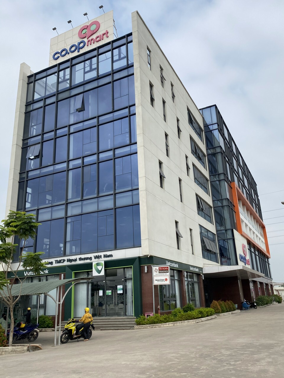 Vệ sinh tòa nhà văn phòng